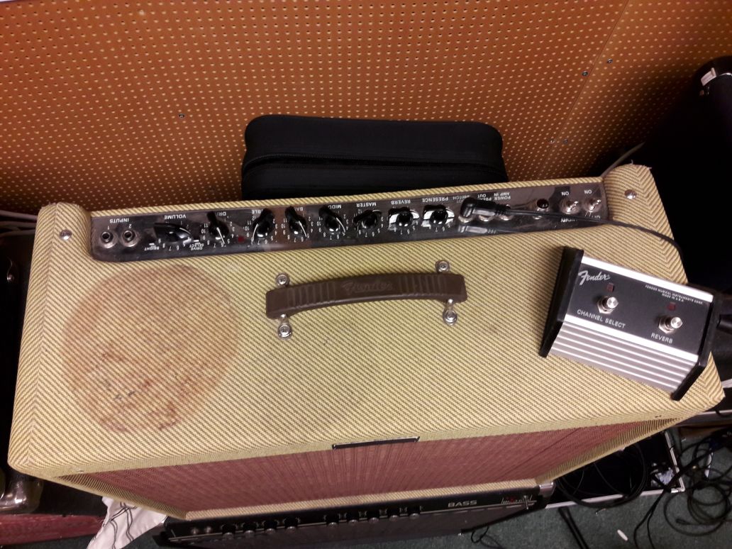 Fender (3)small.jpg