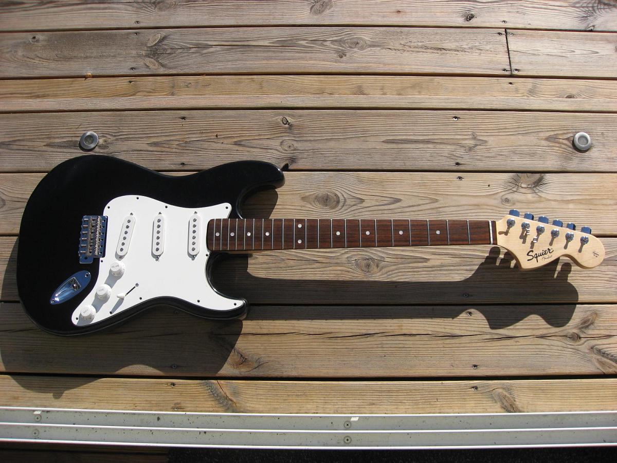 Svart strat.JPG