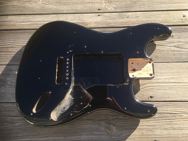 Black strat1.JPG