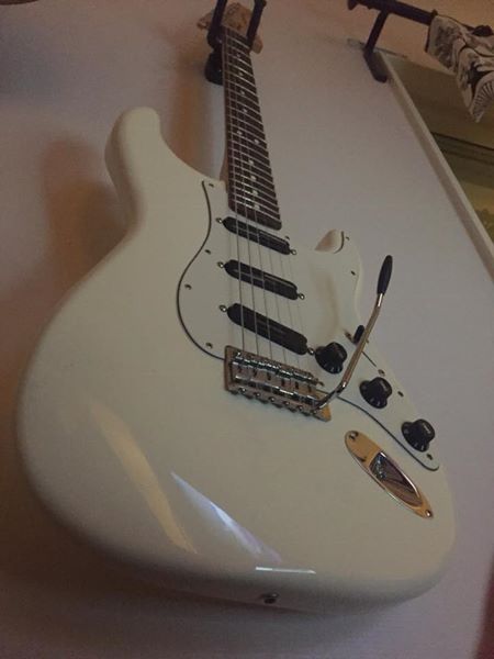 strat.jpg