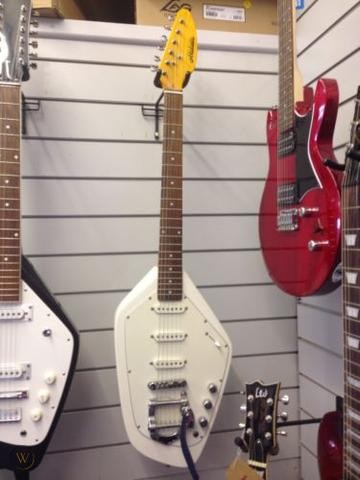 alden-vox-phantom-look-like-electric_360_7d19425cc5a55ff05e248c14962ad65f.jpg